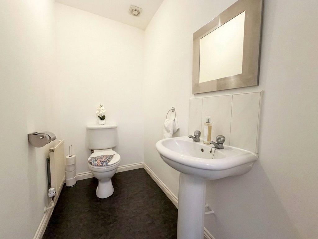 Wc/Cloakroom