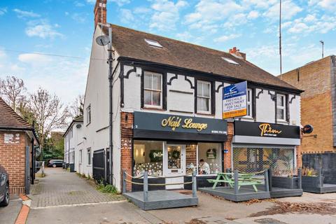 undefined, High Road, Ickenham