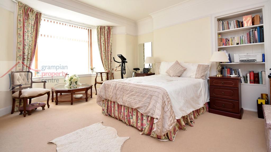 Ground bedroom .JPG