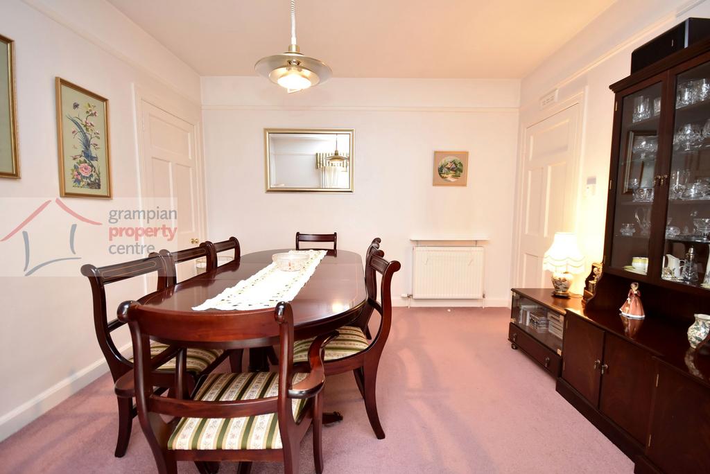Dining room .JPG