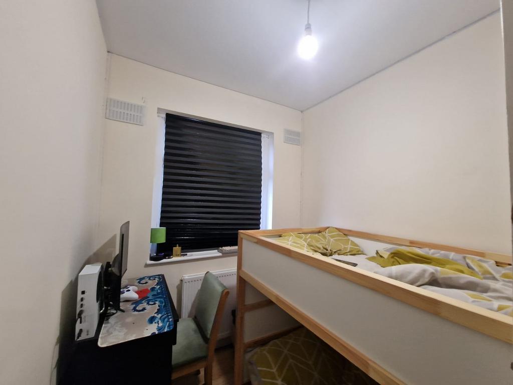 Refurbished 4 Bedroom Family House – Church Lan