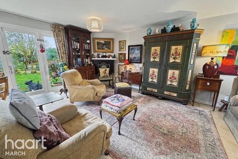2 bedroom detached house for sale, Church Street, March