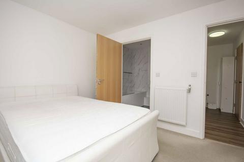2 bedroom flat to rent, Charcot Road, London NW9