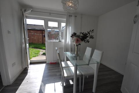 3 bedroom terraced house to rent, Greenside, Northampton, NN3