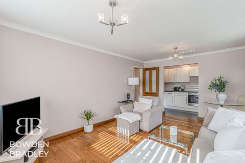 2 bedroom flat for sale, Lynwood Close, South Woodford, E18