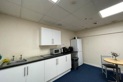 Distribution warehouse to rent, Old Whieldon Rd Stoke On Trent ST4 4HW