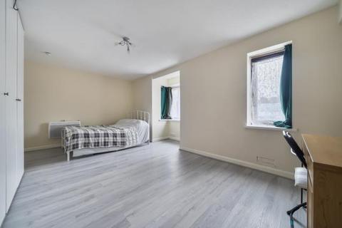 Studio for sale, Franklin Avenue, Slough