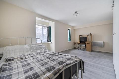 Studio for sale, Franklin Avenue, Slough