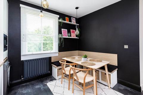 2 bedroom flat for sale, Gauden Road, London SW4