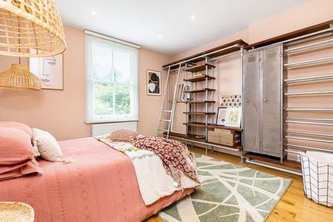 2 bedroom flat for sale, Gauden Road, London SW4