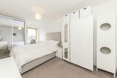 2 bedroom flat to rent, Vinery Way, London W6