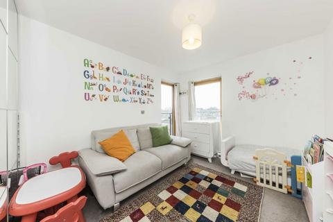 2 bedroom flat to rent, Vinery Way, London W6