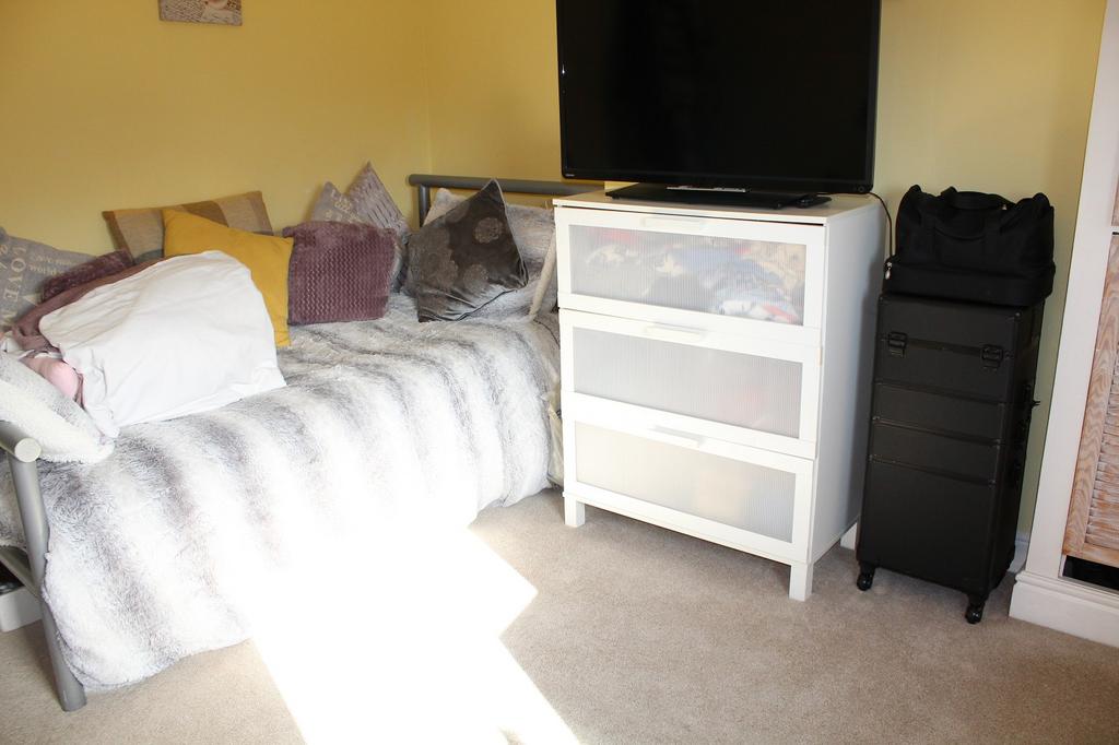 Bedroom 2 Picture 2