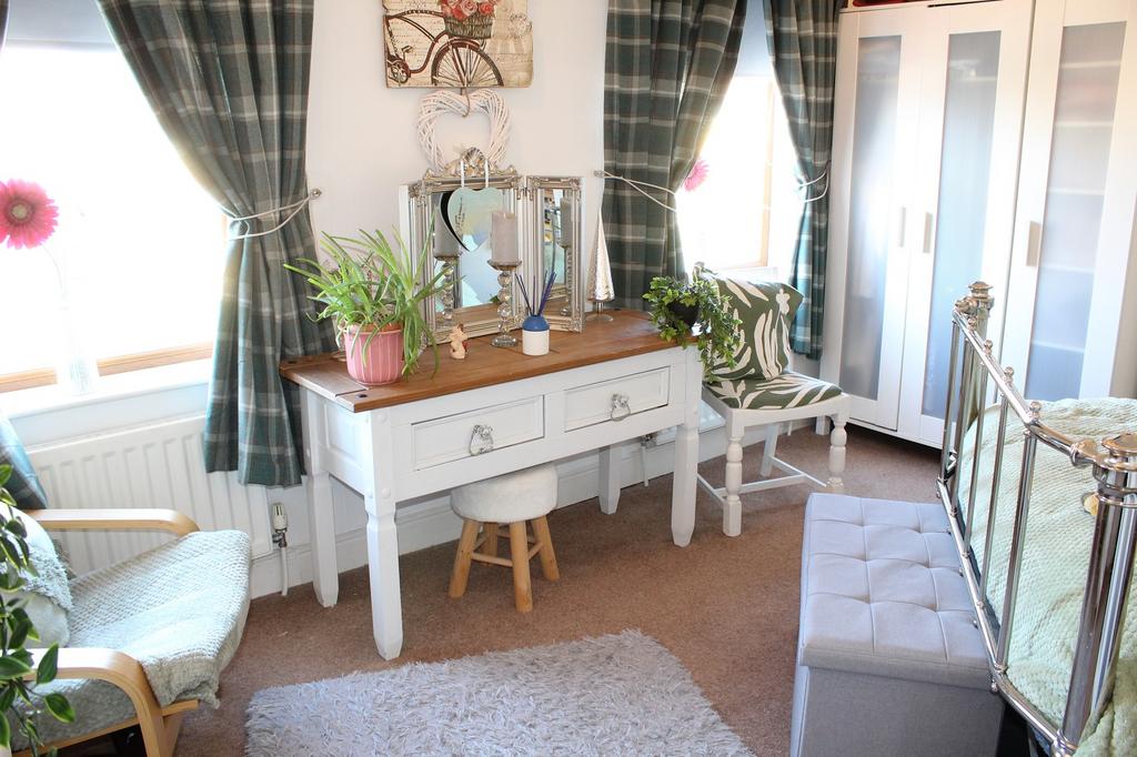 Bedroom 1 Picture 2