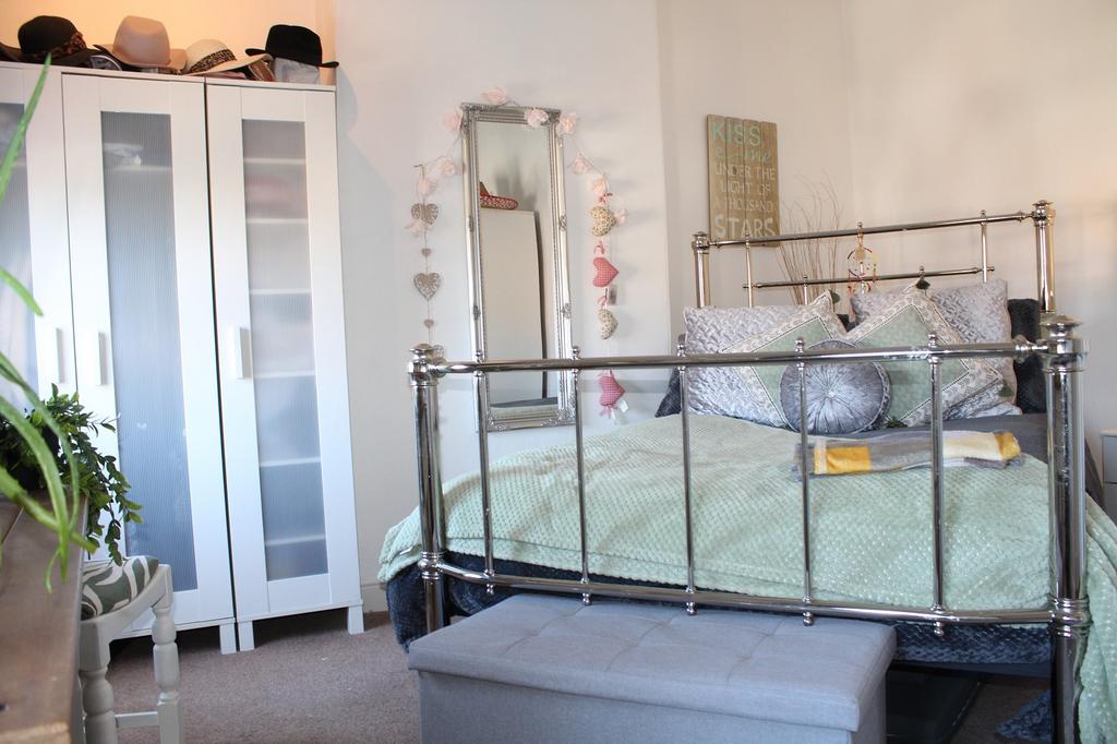 Bedroom 1 Picture 3