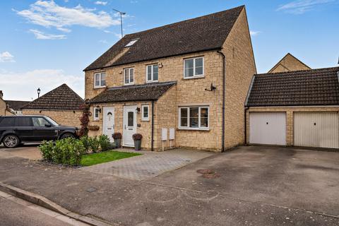 undefined, Perrinsfield, Lechlade, Gloucestershire, GL7