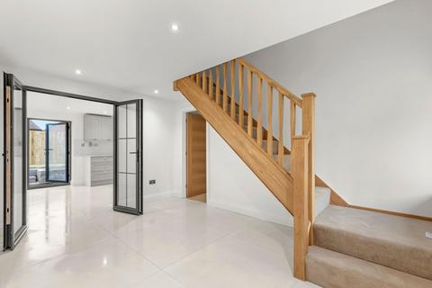3 bedroom cottage for sale, 20 Fort End, Aylesbury HP17