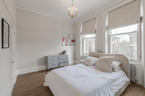 3 bedroom flat for sale, Priory Road, South Hampstead, London, NW6
