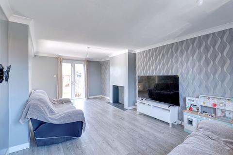 2 bedroom end of terrace house for sale, Hall Terrace, Aveley RM15