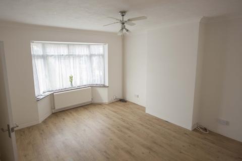 3 bedroom end of terrace house to rent, High Grove, Plumstead SE18