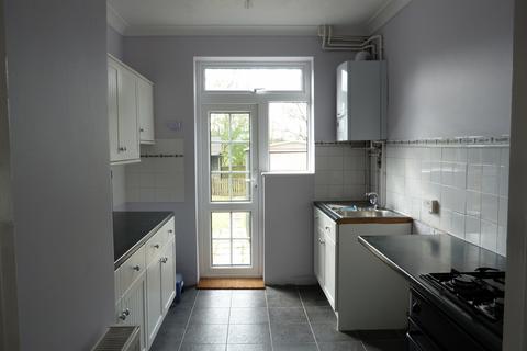 3 bedroom end of terrace house to rent, High Grove, Plumstead SE18