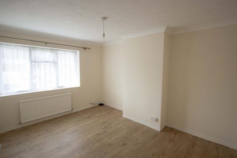 3 bedroom end of terrace house to rent, High Grove, Plumstead SE18
