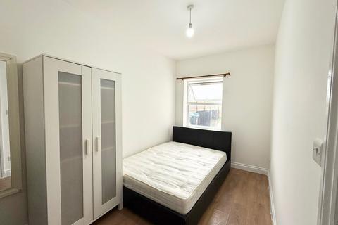 1 bedroom in a house share to rent, Enfield EN3