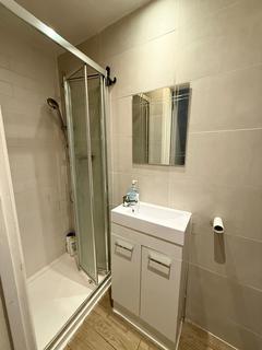 1 bedroom in a house share to rent, Enfield EN3