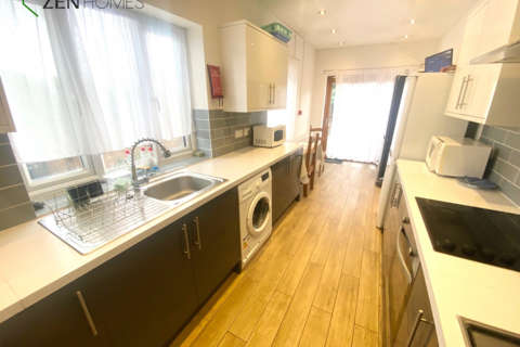 1 bedroom in a house share to rent, Enfield EN3
