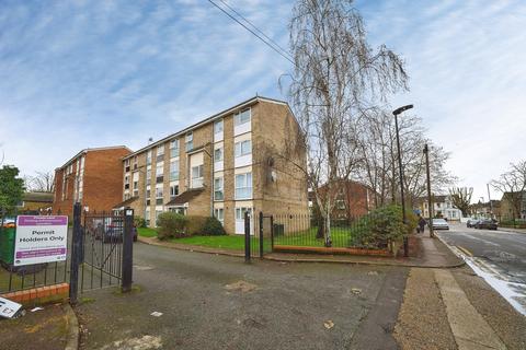 1 bedroom flat for sale, Aylesbury Close, London, E7