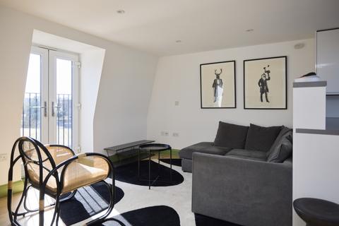 2 bedroom flat to rent, Meeting House London SE15