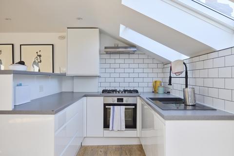 2 bedroom flat to rent, Meeting House London SE15