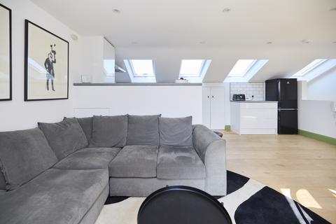 2 bedroom flat to rent, Meeting House London SE15