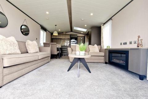 2 bedroom mobile home for sale, Amotherby Lane, Malton YO17