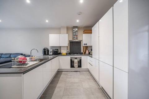 5 bedroom terraced house to rent, Lordship Road, Northolt, NORTHOLT, UB5