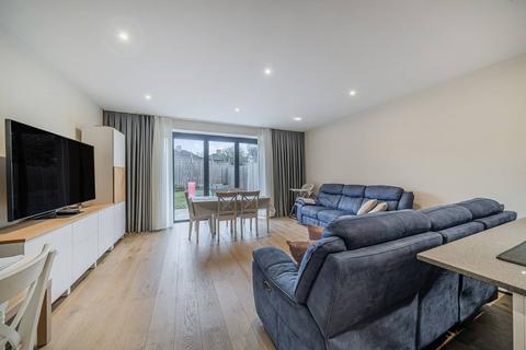 5 bedroom terraced house to rent, Lordship Road, Northolt, NORTHOLT, UB5