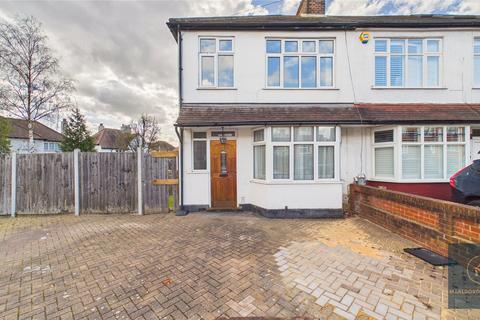 3 bedroom end of terrace house to rent, Roding Lane North, Woodford Bridge, IG8