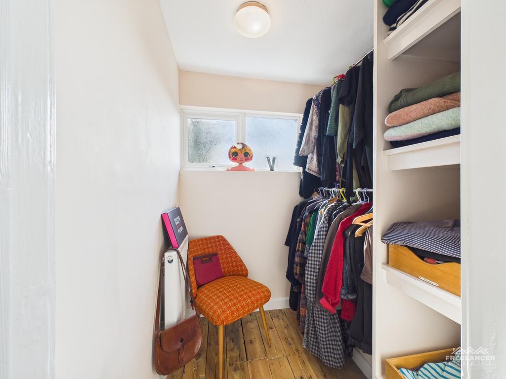 Cloakroom wardrobe
