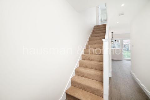 3 bedroom semi-detached house to rent, Worple Road, Isleworth