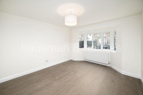 3 bedroom semi-detached house to rent, Worple Road, Isleworth