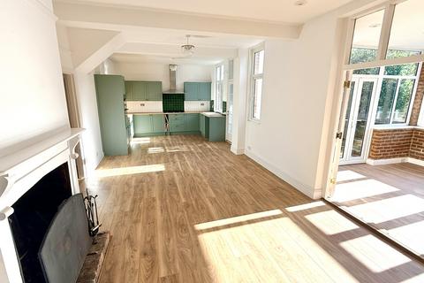 5 bedroom detached house for sale, Main Street, Peasmarsh TN31