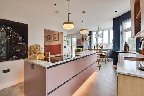3 bedroom end of terrace house for sale, Landgate, East Sussex TN31