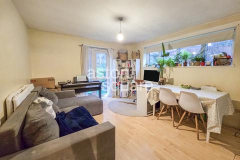 1 bedroom flat to rent, Woodburn Close, London NW4