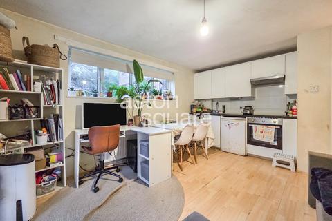 1 bedroom flat to rent, Woodburn Close, London NW4