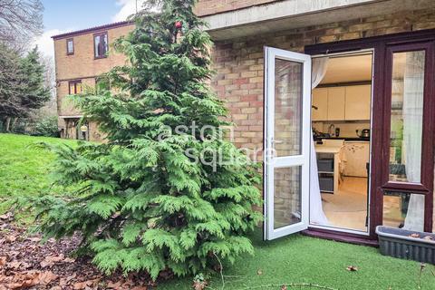 1 bedroom flat to rent, Woodburn Close, London NW4