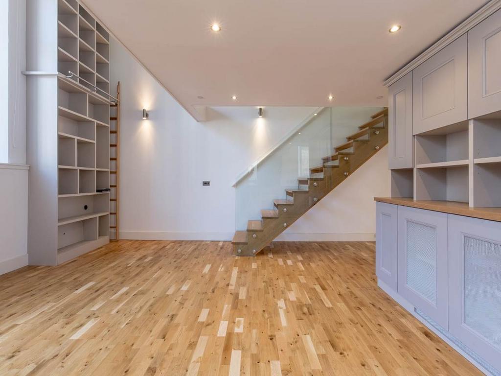 40268 Marchmont Cres