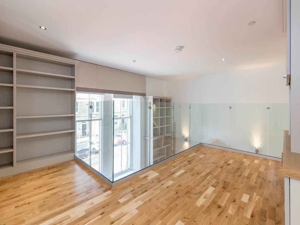 40268 Marchmont Cres