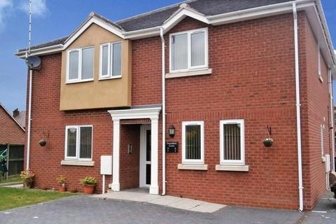 1 bedroom flat to rent, Camp Hill Road, Warwickshire CV10