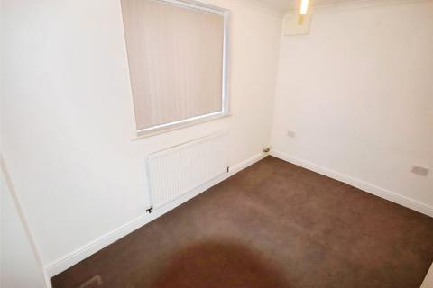 1 bedroom flat to rent, Camp Hill Road, Warwickshire CV10