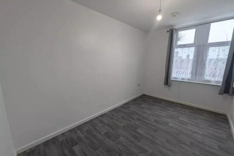 3 bedroom flat to rent, Leicester LE5